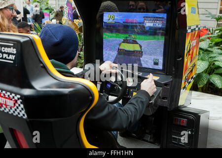 Man Crazy Taxi de Sega jeu d'arcade - USA Banque D'Images