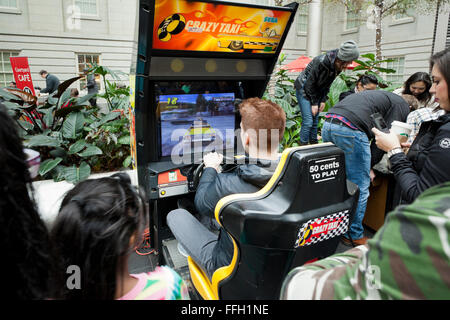 Man Crazy Taxi de Sega jeu d'arcade - USA Banque D'Images