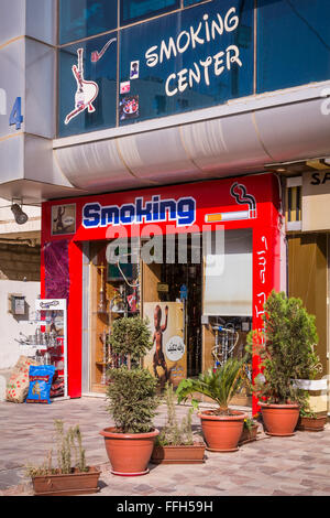 Une tabagie dans la vieille ville d'Amman, Royaume hachémite de Jordanie, Moyen-Orient. Banque D'Images