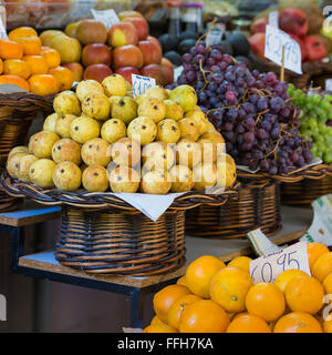 Fresh Fruits exotiques dans Mercado DOS Lavradores. Funchal, Madère Banque D'Images