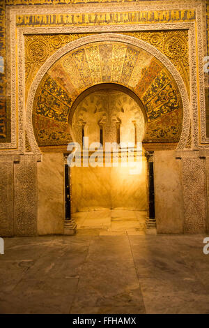 Pierre richement inscrits en forme de serrure Mihrab, la pièce maîtresse de la Grande Mosquée, Cordoue, Espagne Banque D'Images