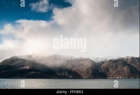 Fissure du lanceur-sucre sur les montagnes en Norvège sur le fjord Ray Boswell Banque D'Images