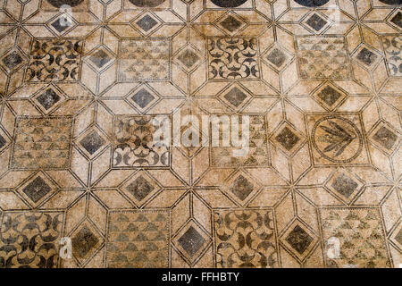 Mosaïque romaine à l'intérieur de l'affichage archéologique palais Alcazar, Cordoue, Espagne Banque D'Images