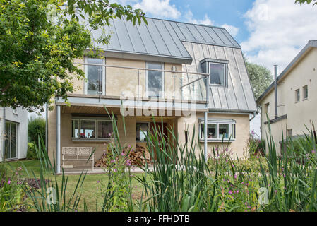 Un luxe lakeside holiday home sur la Lower Mill Estate dans les Cotswold Water Parks près de Cirencester, Gloucestershire, Royaume-Uni Banque D'Images