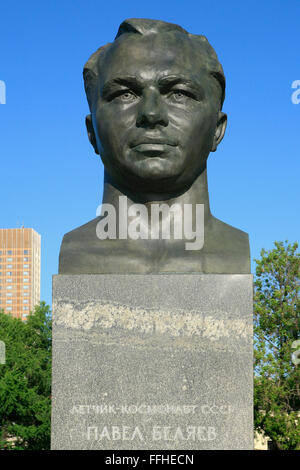 Statue du cosmonaute russe/soviétique Pavel Ivanovitch Belyayev (1925-1970) à l'Allée des cosmonautes dans la région de Moscou, Russie Banque D'Images