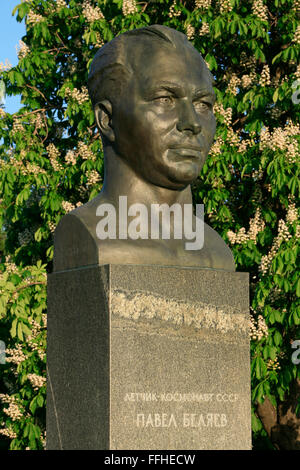 Statue du cosmonaute russe/soviétique Pavel Ivanovitch Belyayev (1925-1970) à l'Allée des cosmonautes dans la région de Moscou, Russie Banque D'Images