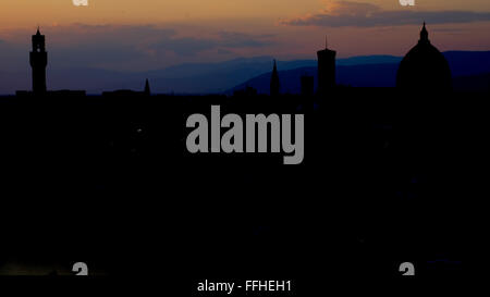 Vue du coucher de soleil extraordinaire de Florence, Italie, prises à partir de la fonction d'un tout nouveau tour de San Niccolo, très proche de la célèbre P Banque D'Images