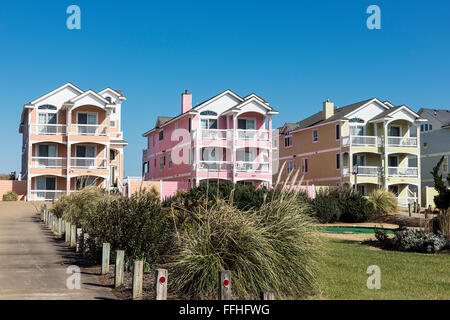 Maisons colorées, Kill Devil Hills, Outer Banks, Caroline du Nord, États-Unis Banque D'Images