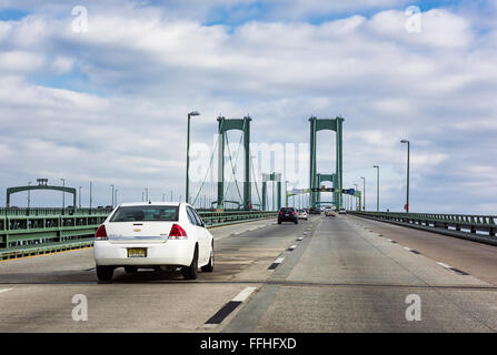 Le passage des voitures Delaware Memorial Bridge, New York, USA Banque D'Images