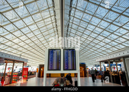 Tableau de bord de vol, Arrivée et départ, les vols AIR FRANCE, information de vol, CDG, Charles de Gaule,Transit Banque D'Images