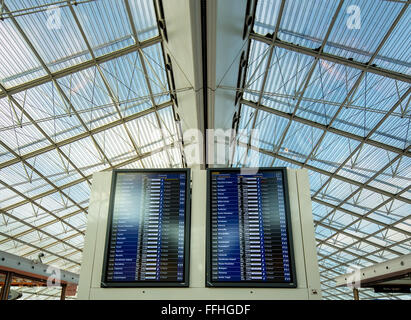 Tableau de bord de vol, Arrivée et départ, les vols AIR FRANCE, information de vol, CDG, Charles de Gaule,Transit Banque D'Images