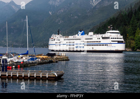 BC Ferries navire "Queen of Oak Bay' (1981) dans la baie Horseshoe, West Vancouver, BC, Canada Banque D'Images