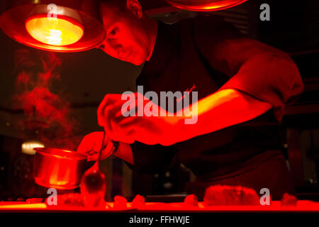 Jeremy Tourret chef français du Sofitel Bangkok Sukhumvit. Bangkok. La Thaïlande. Jérôme Deconinck est Sous-chef exécutif et chef de l' Banque D'Images