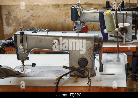 - Machines à coudre couture abandonnés Banque D'Images