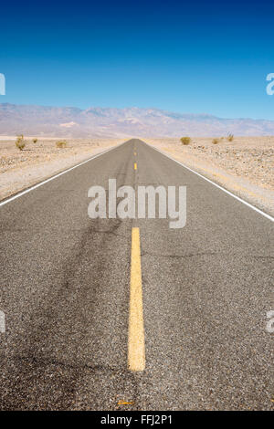 En route Badwater Death Valley National Park, Californie Banque D'Images