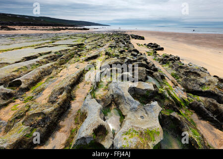 Rochers sur la plage de Fanore dans le Burren, comté de Clare, Irlande Banque D'Images