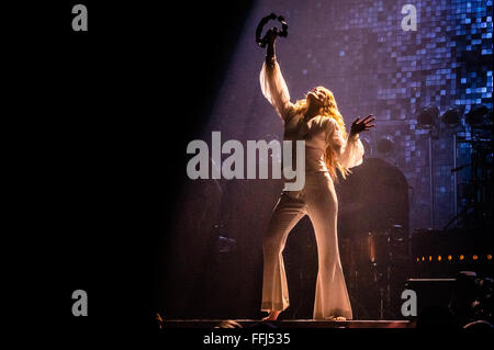 Florence et la machine effectuant au Rogers Arena de Vancouver (Colombie-Britannique) le 25 octobre 2015 Banque D'Images