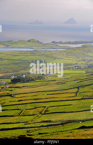 Skelligs vu de l'île de Valentia, Irlande Banque D'Images