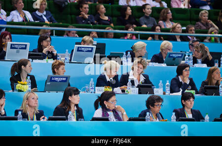 Kiev, UKRAINE - le 30 août 2013 : l'équipe de juges pendant 32e Championnat du Monde de Gymnastique Rythmique (concours général individuel compe Banque D'Images