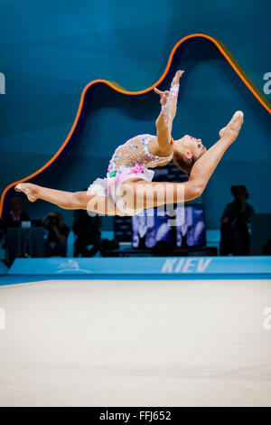 Kiev, UKRAINE - le 30 août 2013 : Marguerite chouchou de la Russie lors du spectacle 32e Championnat du Monde de Gymnastique Rythmique (Individu Banque D'Images