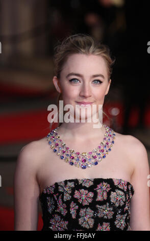 Londres, Royaume-Uni. 14 Février, 2016. Saoirse Ronan assiste à l'EE British Academy of Film and Television Arts (BAFTA) à la Royal Opera House, Londres. Crédit : david mbiyu/Alamy Live News Banque D'Images