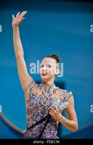 Kiev, UKRAINE - le 30 août 2013 : Ganna Rizatdinova de l'Ukraine lors du spectacle 32e Championnat du Monde de Gymnastique Rythmique (concours général individuel concours) Banque D'Images