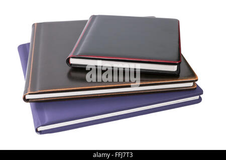 Pile de livres en cuir isolé sur fond blanc avec clipping path Banque D'Images