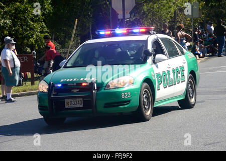 Voiture de police sur un appel d'urgence à Greenbelt, MD Banque D'Images