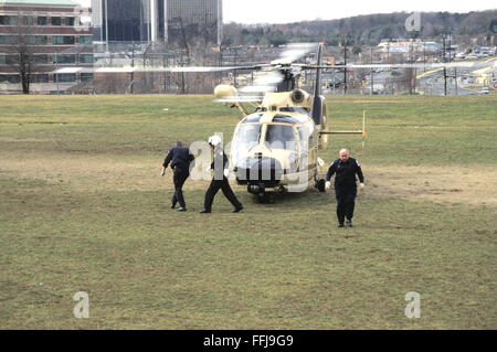 Le Maryland State Police Medic helicopter prépare à décoller avec une personne gravement blessé à l'intérieur Banque D'Images