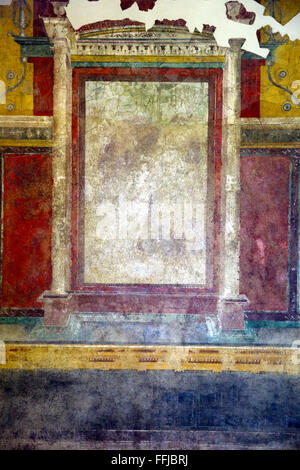 Fresques couvrent les murs d'une pièce de la maison d'Auguste dans le Forum romain de Rome. Banque D'Images