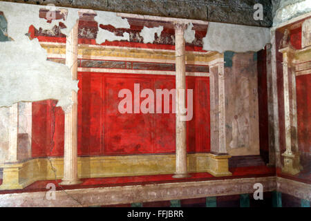 Fresques couvrent les murs d'une pièce de la maison d'Auguste dans le Forum romain de Rome. Banque D'Images