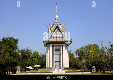 Monument du génocide au champs de massacre - Phnom Penh, Cambodge Banque D'Images