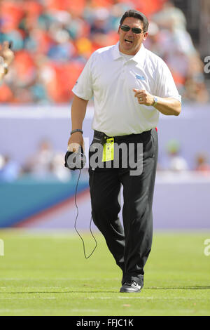 Miami Gardens, FL, USA. 24 nov., 2013. Carolina Panthers l'entraîneur-chef Ron Rivera lors de la partie contre les Panthers à Miami Dolphins SunLife Stadium le 24 novembre 2013 à Miami Gardens, en Floride. ZUMA PRESS/ Scott A. Miller © Scott A. Miller/ZUMA/Alamy Fil Live News Banque D'Images