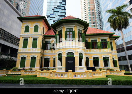 Maison sur Sathorn restaurant installé dans un beau bâtiment construit en 1889. Banque D'Images