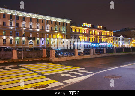 St.Petersburg, remblai Moïka le soir Banque D'Images