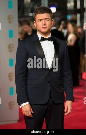 Londres, Royaume-Uni. 14 Février, 2016. Taron Egerton arrive à l'EE British Academy Film Awards, BAFTA Awards, au Royal Opera House de Londres, Angleterre, le 14 février 2016. Dpa : Crédit photo alliance/Alamy Live News Banque D'Images