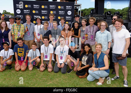 Sydney, Australie. 14Th Feb 2016. Trop Jr finalistes et les juges posent pour une photographie au Centennial Parklands. Trop Jr est présenté comme "le plus grand festival de courts métrages pour les enfants ! Par les enfants !". Credit : Hugh Peterswald/Pacific Press/Alamy Live News Banque D'Images