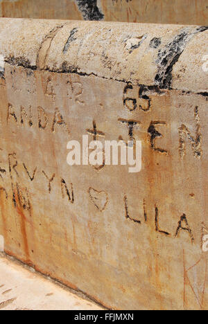 Inscription sur l'ancienne forteresse de pierre Galle, Sri Lanka, noms, le coeur, l'amour Banque D'Images