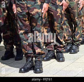 Soldats standing in a row Banque D'Images