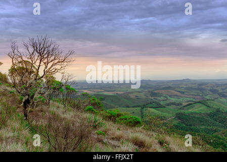 Parc National Ibitipoca, Mina Gerais, Brésil - 30 décembre 2014 : Vue de dessus la montagne d'Ibitipoca Park Banque D'Images