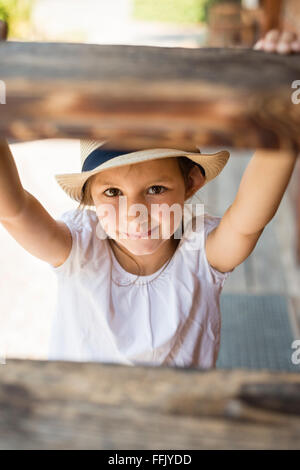 Portrait de petite fille avec chapeau de soleil Banque D'Images