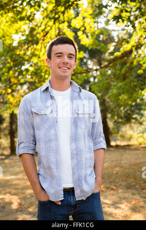 Portrait d'un jeune homme qui est un senior high school dans l'Oregon. Banque D'Images