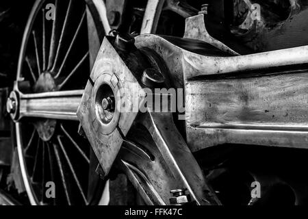 Une photographie montrant vue rapprochée de locomotive vintage roues d'entraînement et les arbres d Banque D'Images