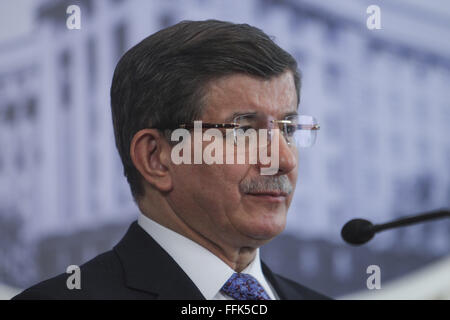 Kiev, Ukraine. Feb 15, 2016. Le premier ministre Arseniy Yatsenyuk a rencontré le Premier Ministre de la Turquie Ahmet Davuoglu © Nazar Furyk/ZUMA/Alamy Fil Live News Banque D'Images