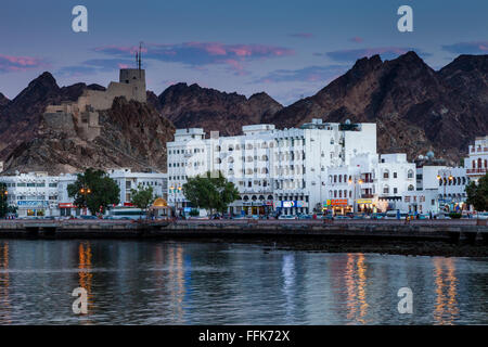 La Corniche (Promenade) à Muttrah, Muscat, Sultanat d'Oman Banque D'Images