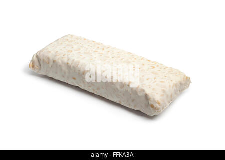 Tempeh frais sur fond blanc Banque D'Images