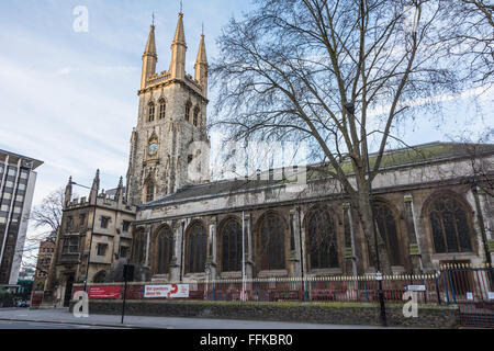 St Sepulchre-sans-Newgate, HOLBORN VIADUCT, Londres ('cloches de Old Bailey', de l'enfance chanson Oranges et citrons) Banque D'Images