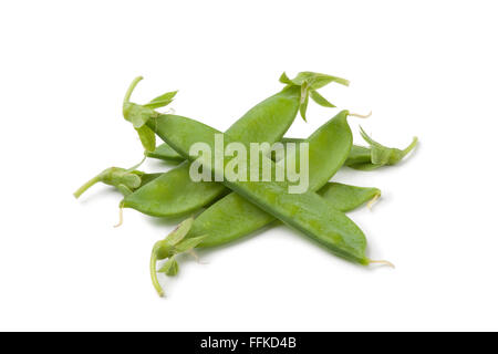 Frais vert pois sugar snap sur fond blanc Banque D'Images