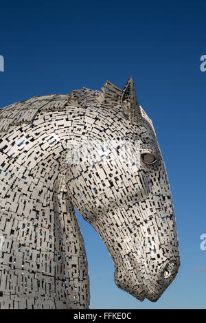 'Le cheval' Kelpies sculpteur sculpture par Andy Scott, à l'Hélix Park, à Falkirk, en Écosse. Banque D'Images