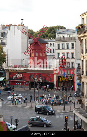 Moulin Rouge Montmartre Paris France dans la journée Banque D'Images